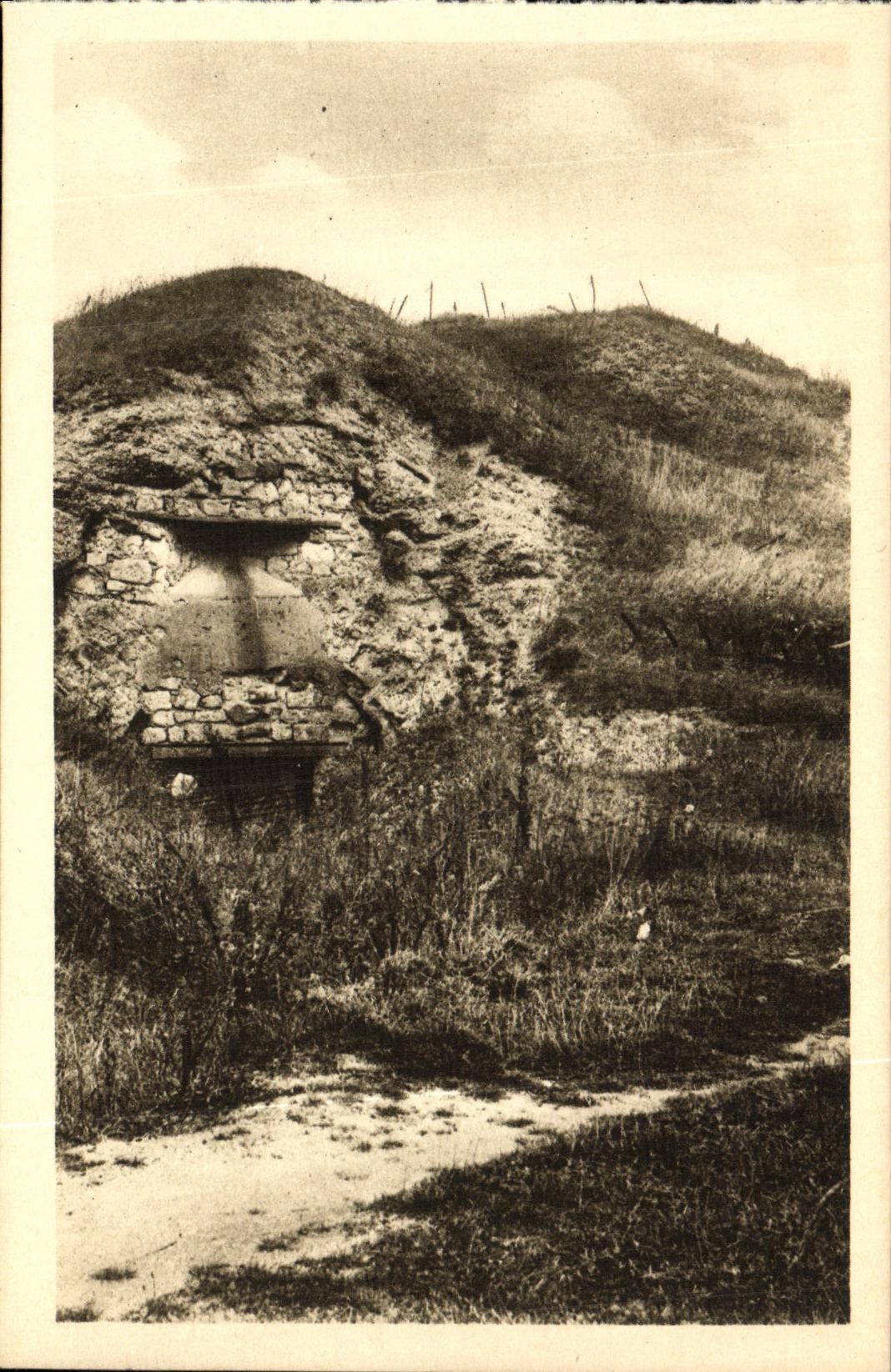 La POSTAL de la VENDIMIA Fort de Douaumont que sigue siendo L incorporo Normal de Militaria fuerte