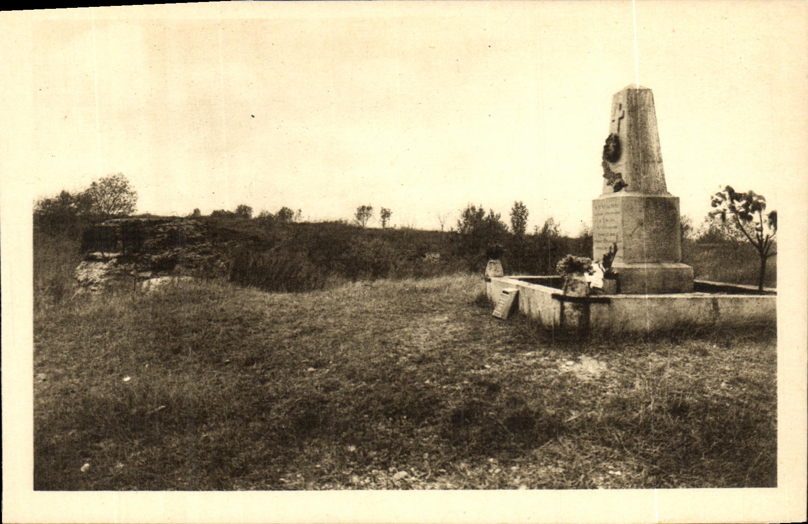 VINTAGE POSTCARD Extremely of Douaumont Monument of the 74eme Battalion IH Militaria