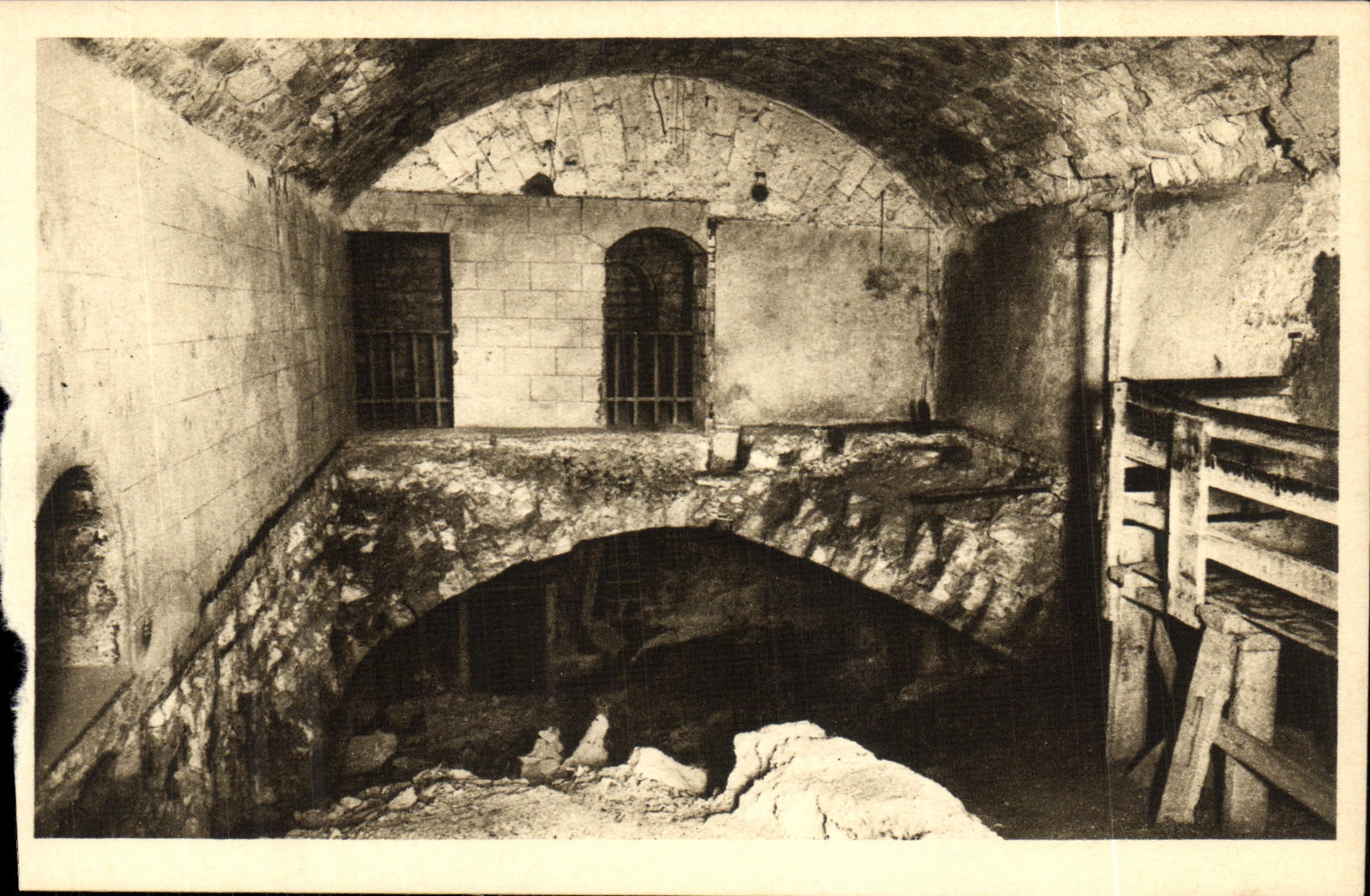 VINTAGE POSTCARD Extremely of Douaumont Place of L explosion D a deposit of Militaria grenades