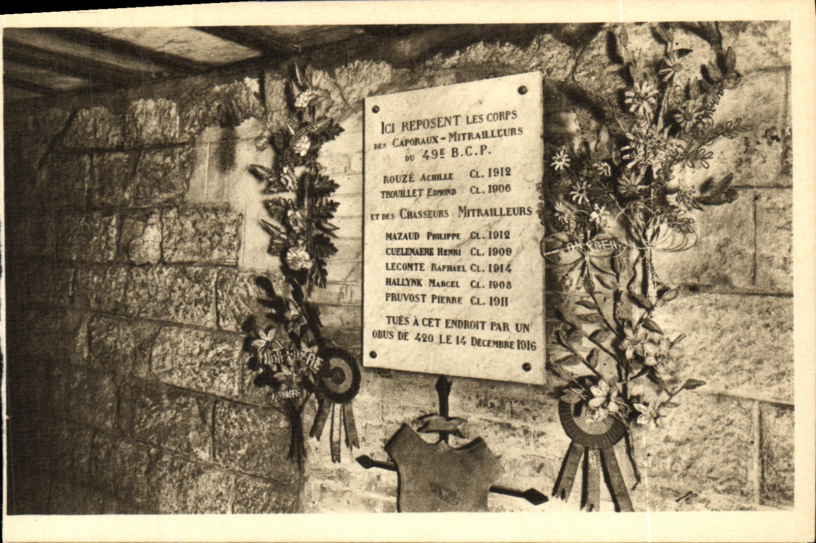 VINTAGE POSTCARD Extremely of Douaumont Casemate Bodies of the Hunters Militaria machine gunners