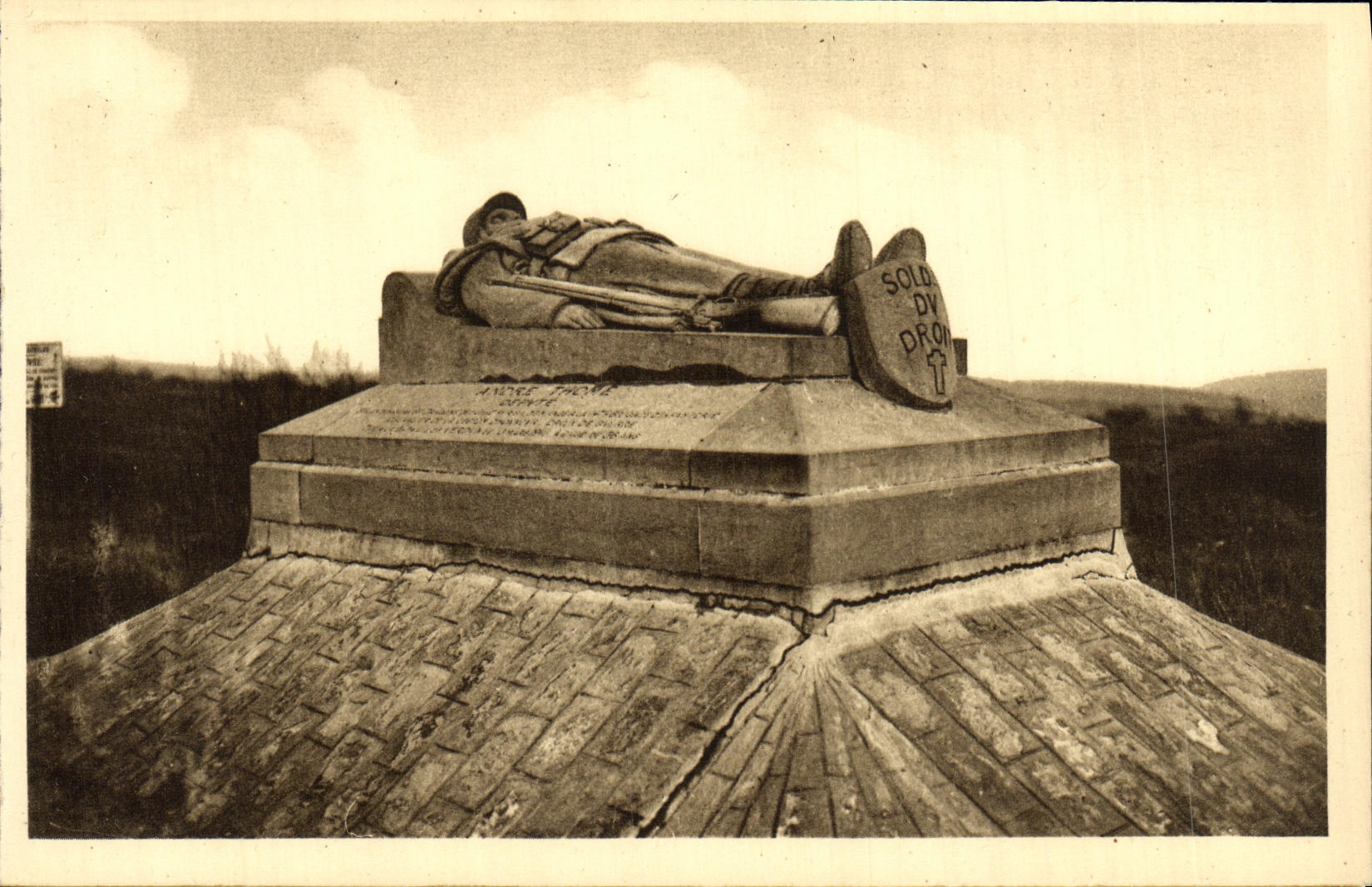 VINTAGE POSTCARD the Soldier Of the Right high to the Memory of the deputy Andre Thome the Militaria on March 10th 1916