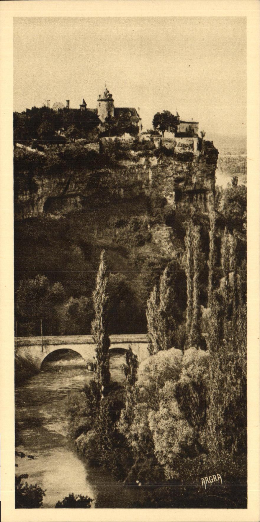 VINTAGE POSTCARD Surroundings deRocamadour the Castle of Belcastel
