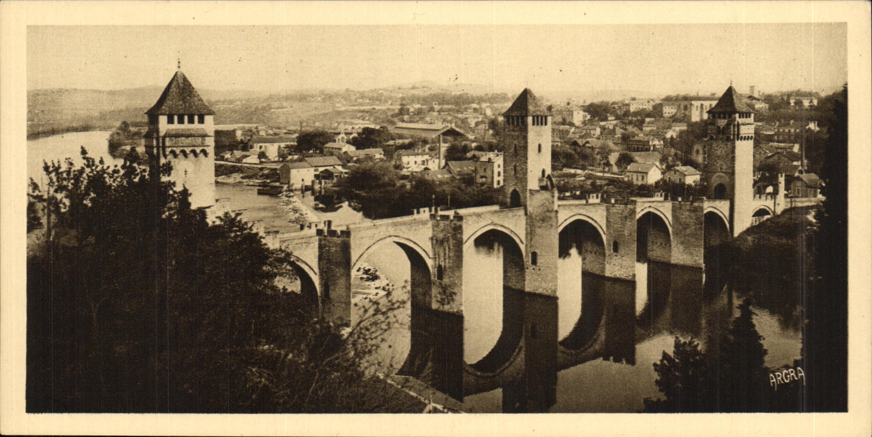 VINTAGE POSTCARD Gahors the Valentre Bridge