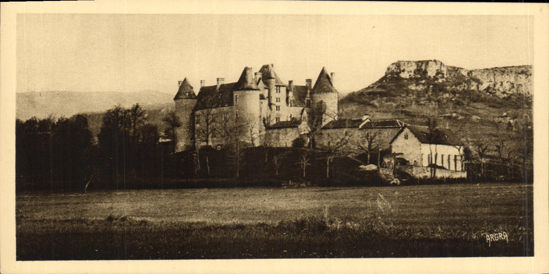 VINTAGE POSTCARD Castle of Montal close to St Cere