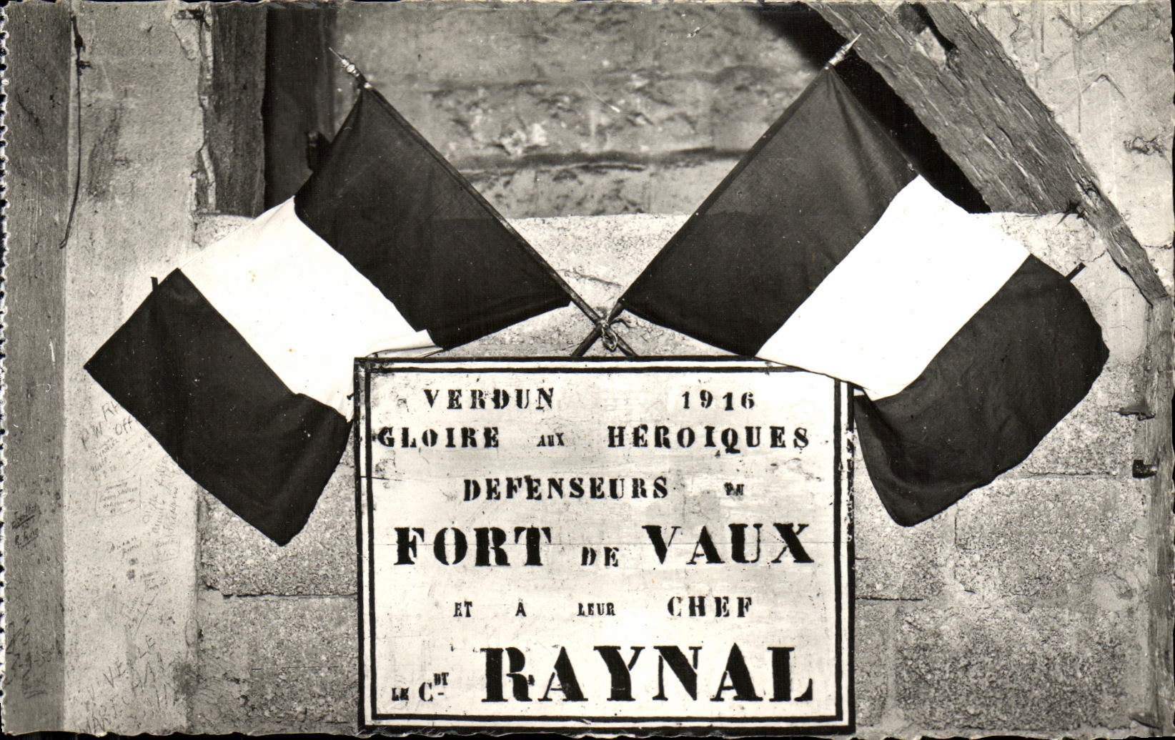 POSTAL de la VENDIMIA fort de Vaux entrada de Fort para la visita de Militaria