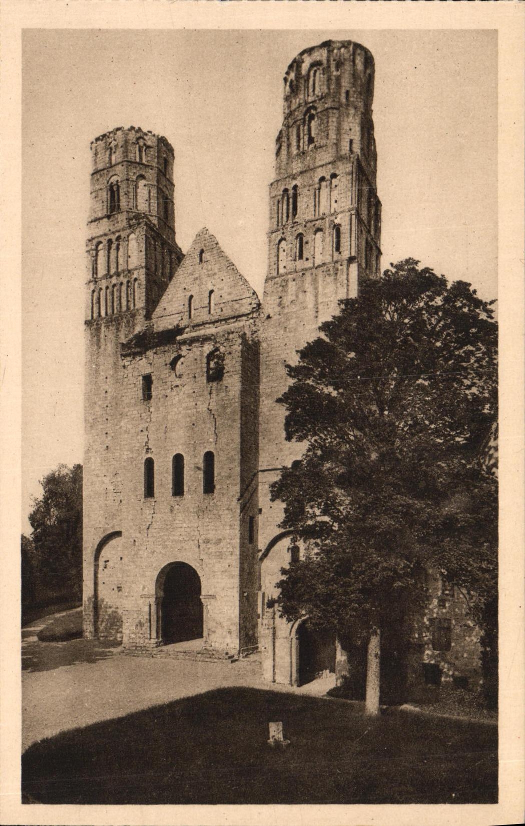 VINTAGE POSTCARD Ruins of L Abbey De Jumieges two turns of L church ND