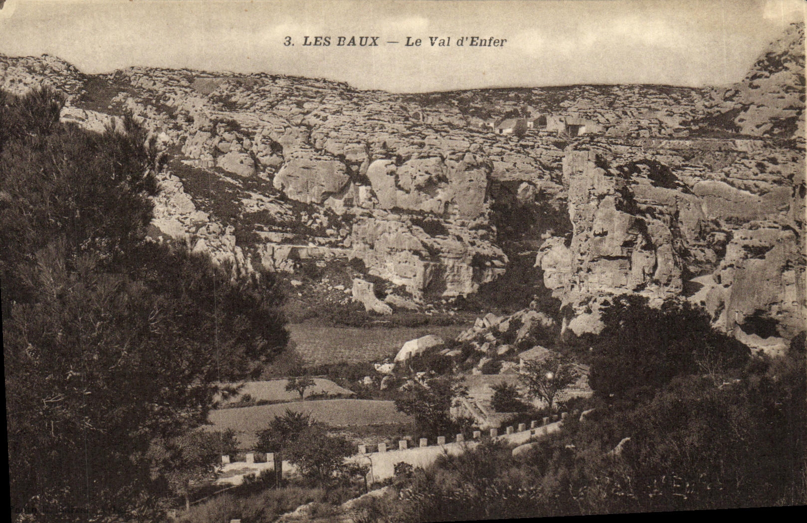 CPA Les Baux Le Val d Enfer