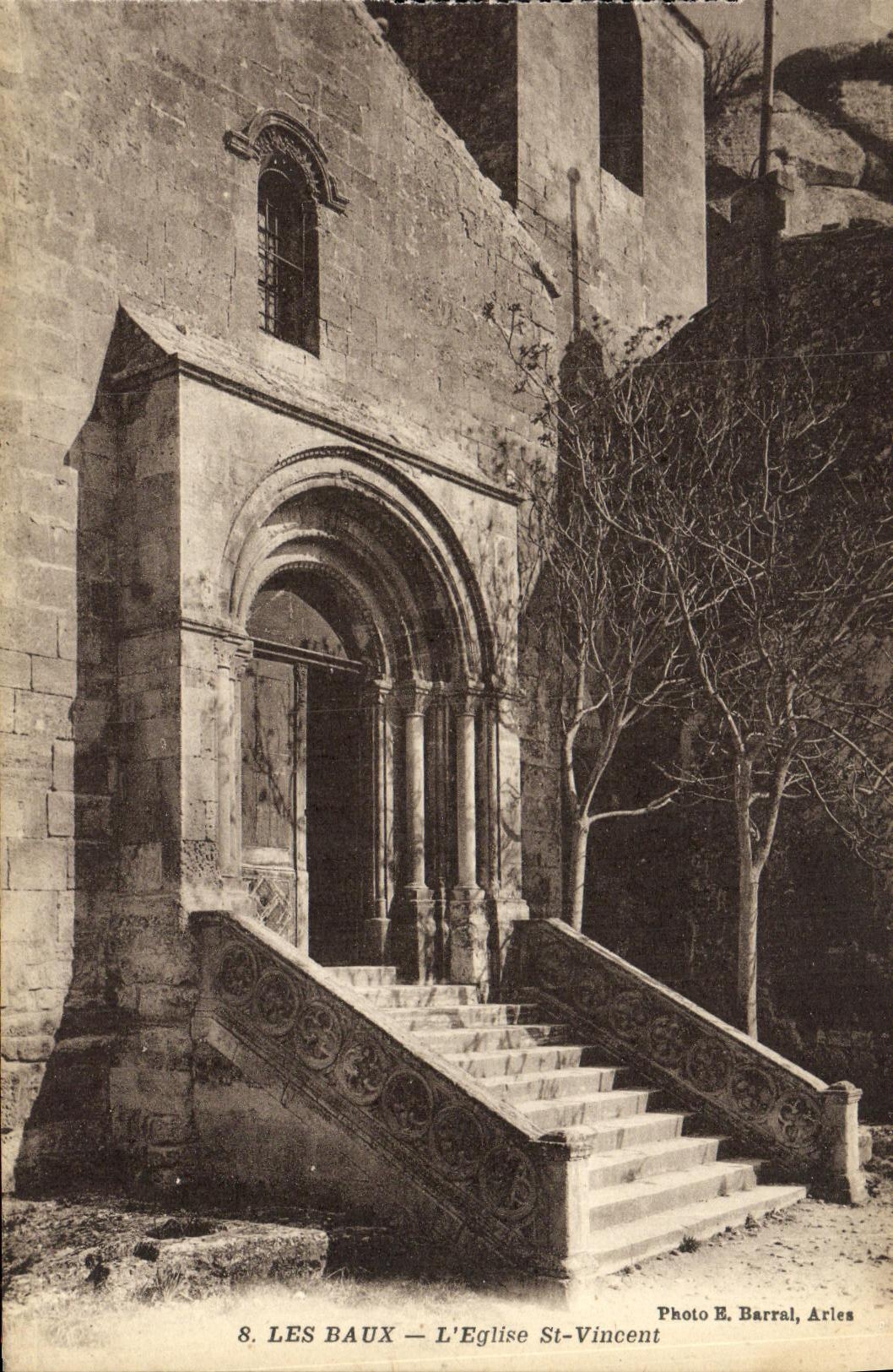 CPA Les Baux L Eglise St Vincent