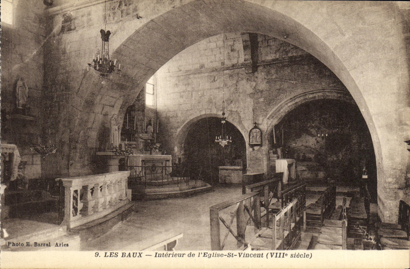 CPA Les Baux Interieur de L Eglise St Vincent