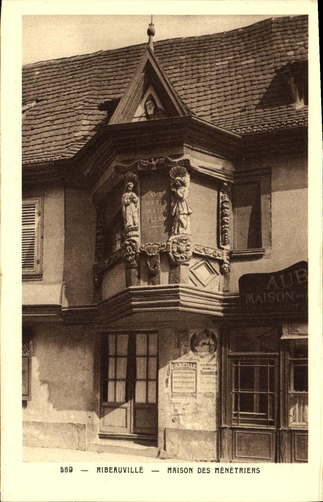 Casa de Ribeauville de la POSTAL de la VENDIMIA de Menetriers