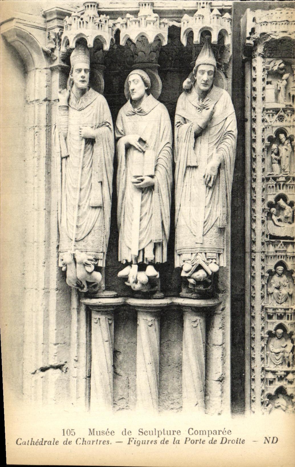 CPA Musee de Sculpture Comparee Cathedrale du Chartes Figures de la Porte de Droile