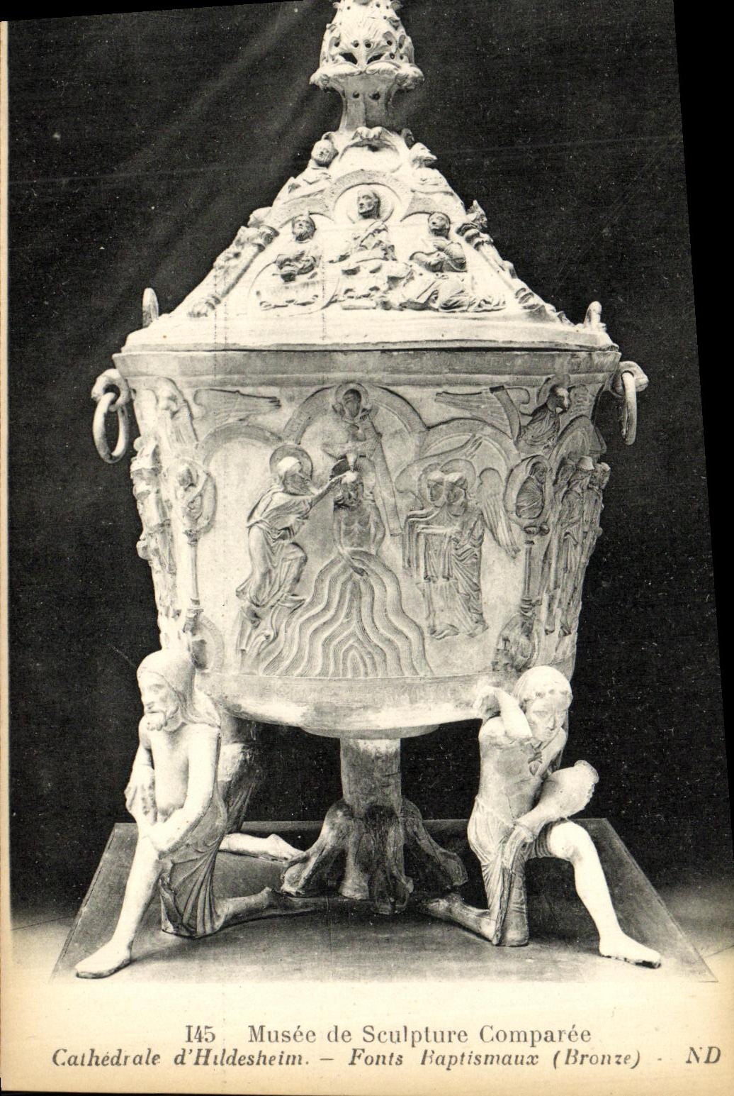CPA Musee de Sculpture Comparee Cathedrale d Hildesheim Fonts Baptismaux