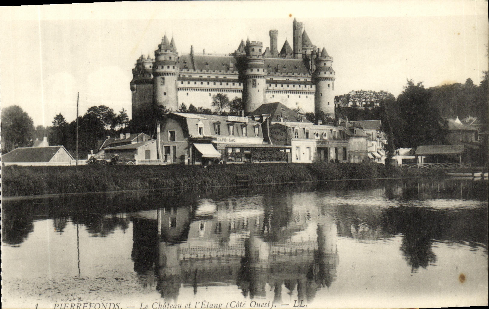 CPA Pierrefonds Le Chateau et L Etang