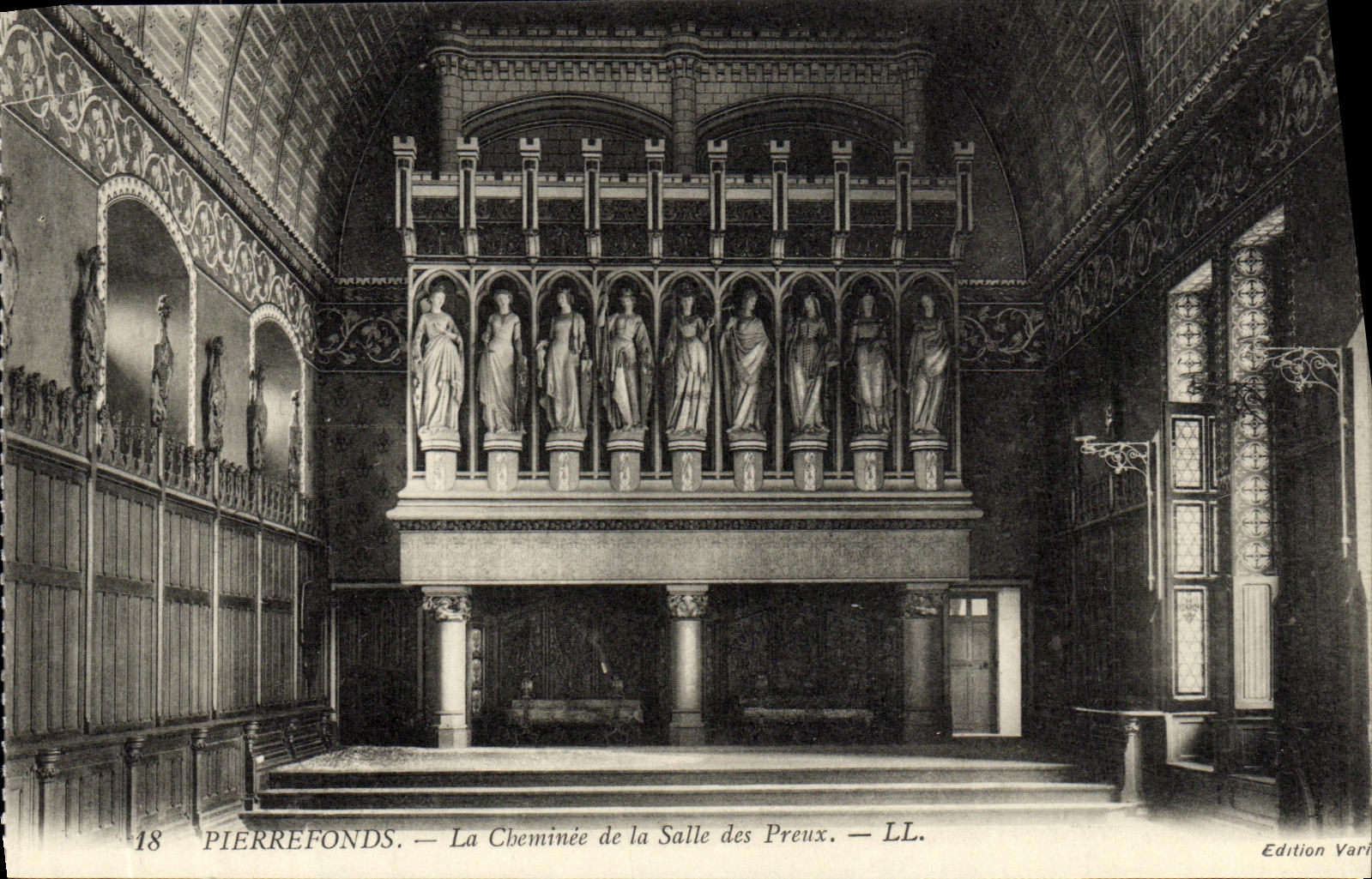 CPA Pierrefonds Le Chateau La Salle des Preux