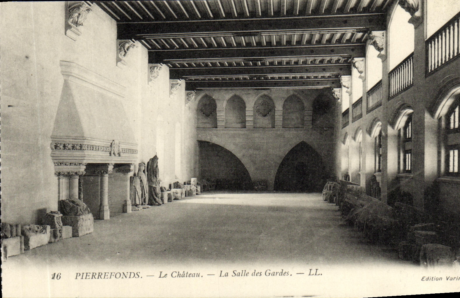 CPA Pierrefonds Le Chateau La Salle des Gardes