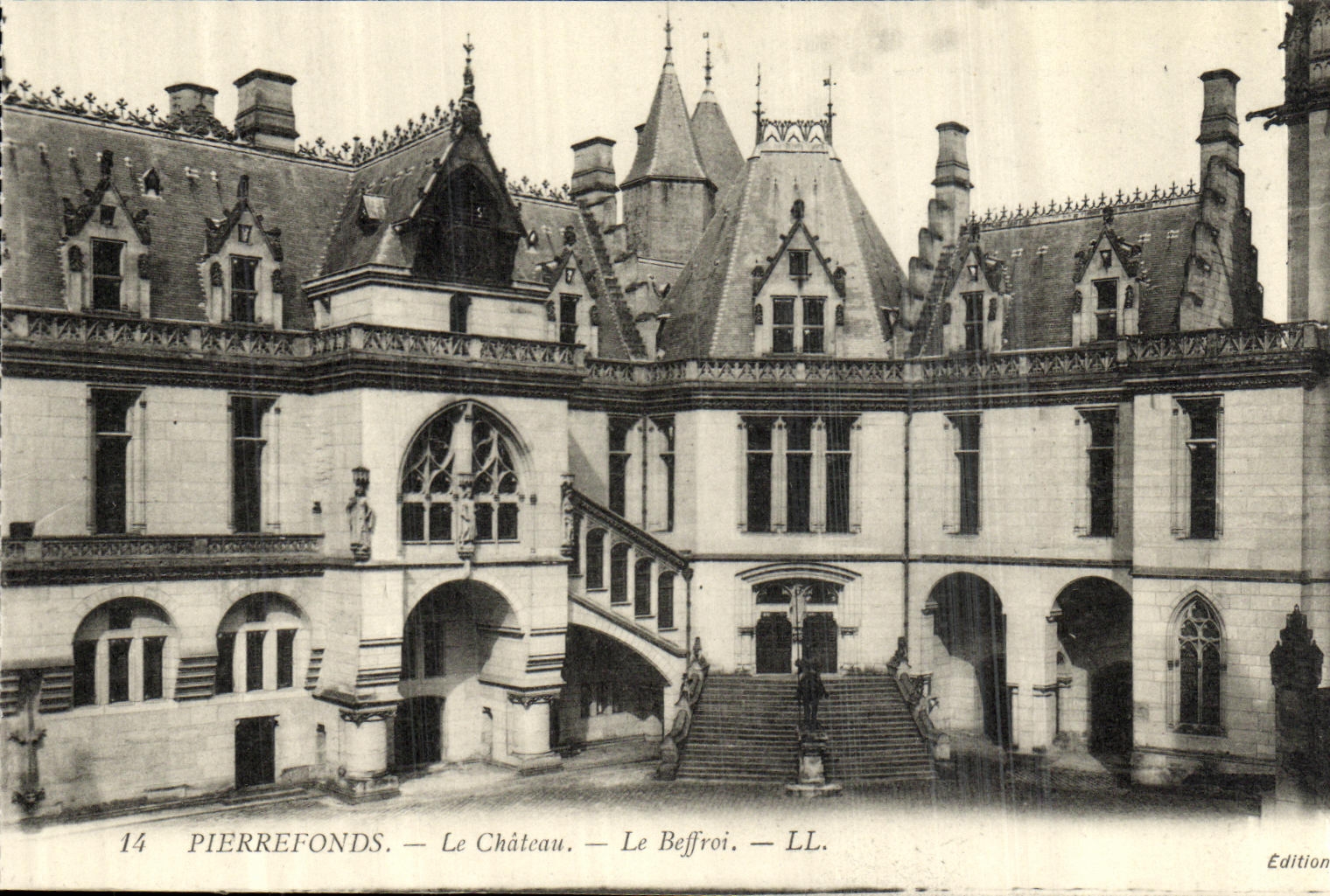 CPA Pierrefonds Le Chateau Le beffroi