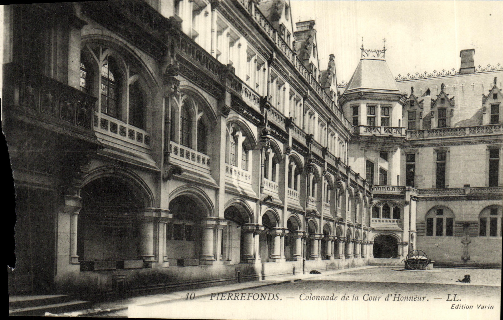 CPA Pierrefonds Colonnade de la Cour d Honneur