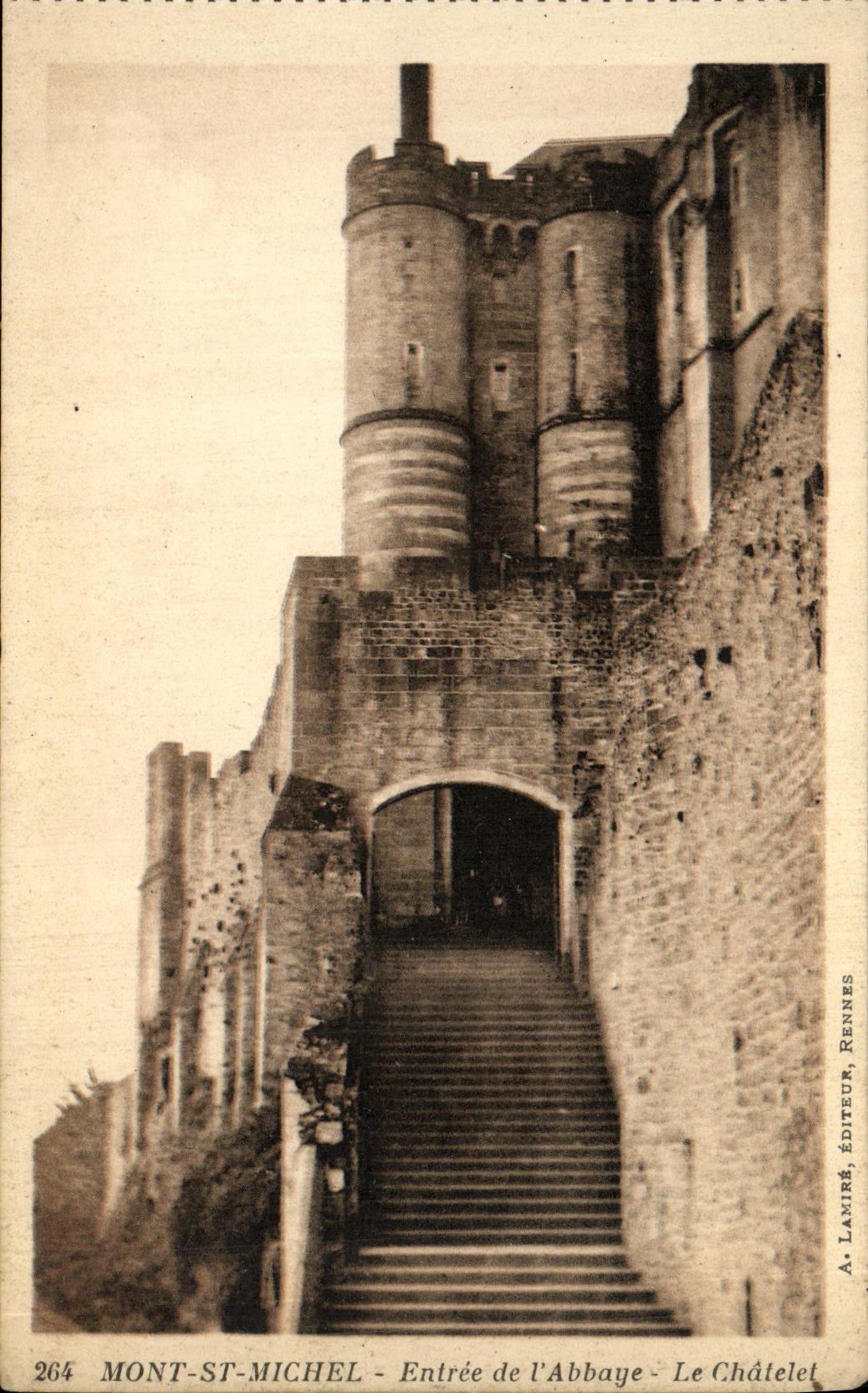 CPA Mont St Michel Entree de L Abbaye Le Chatelet