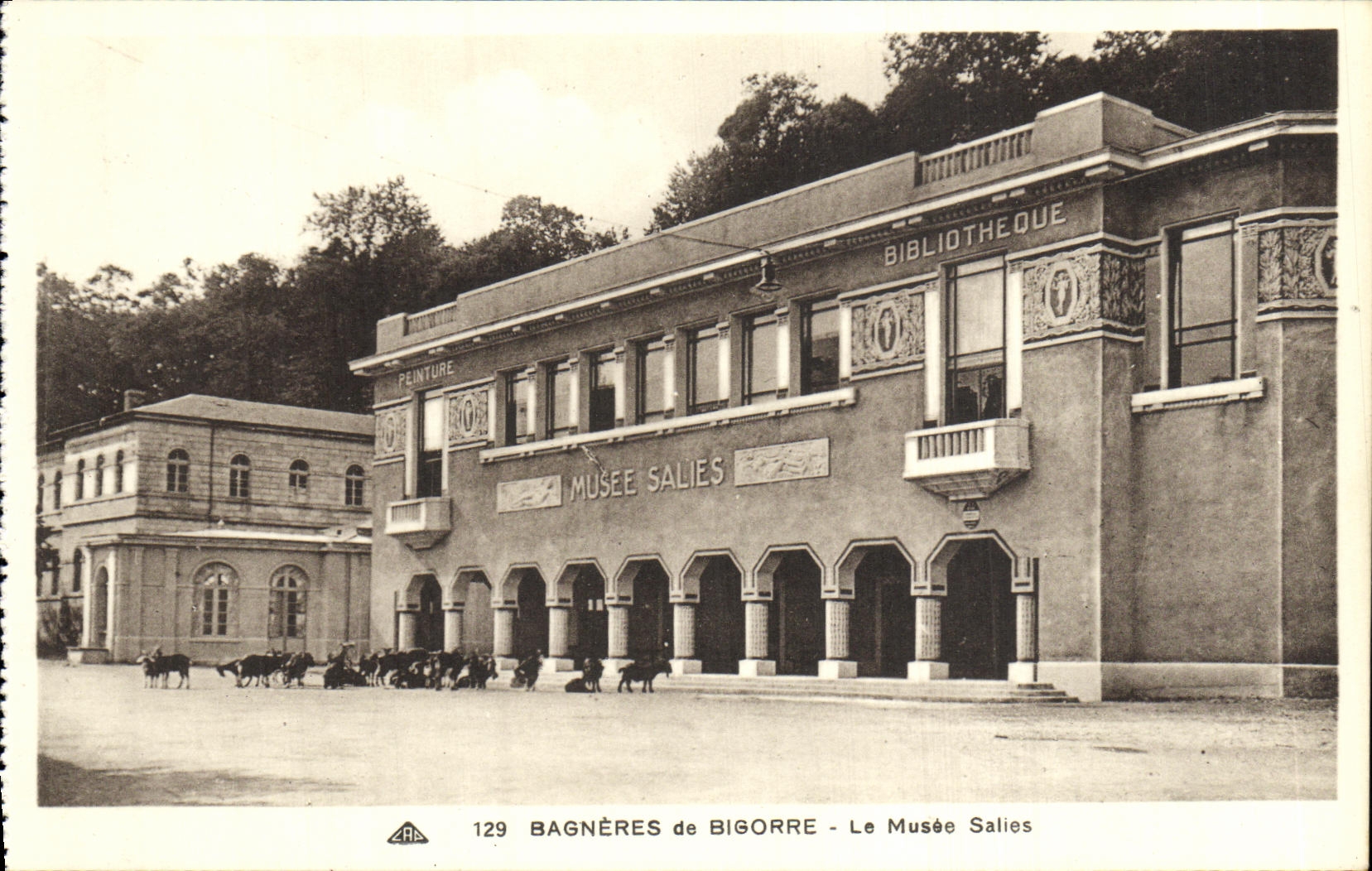 VINTAGE POSTCARD Bagneres de Bigorre the Museum Dirtied