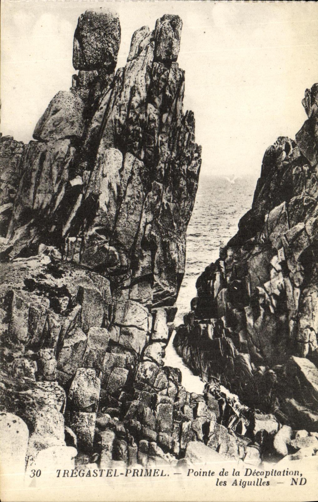 CPA Tregastel Primel Pointe de la Decapitation les Aiguilles