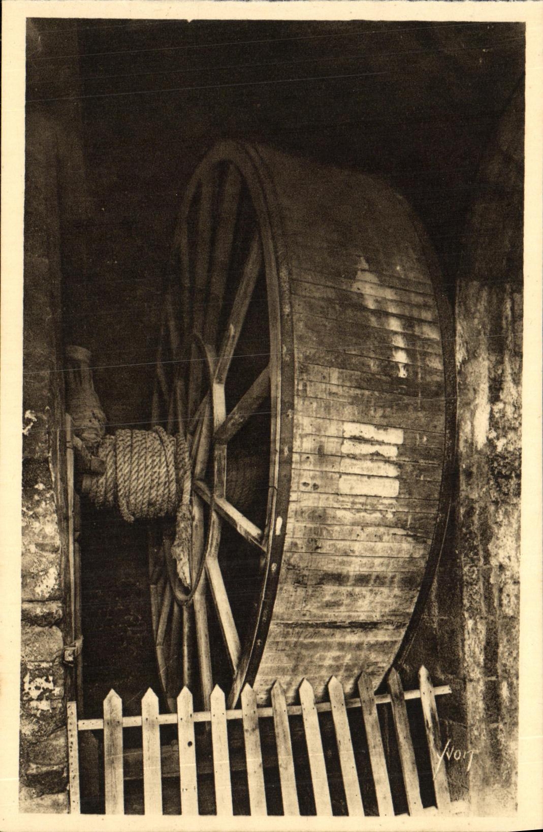 CPA Le Mont St Michel Abbaye La Roue Mont Charge