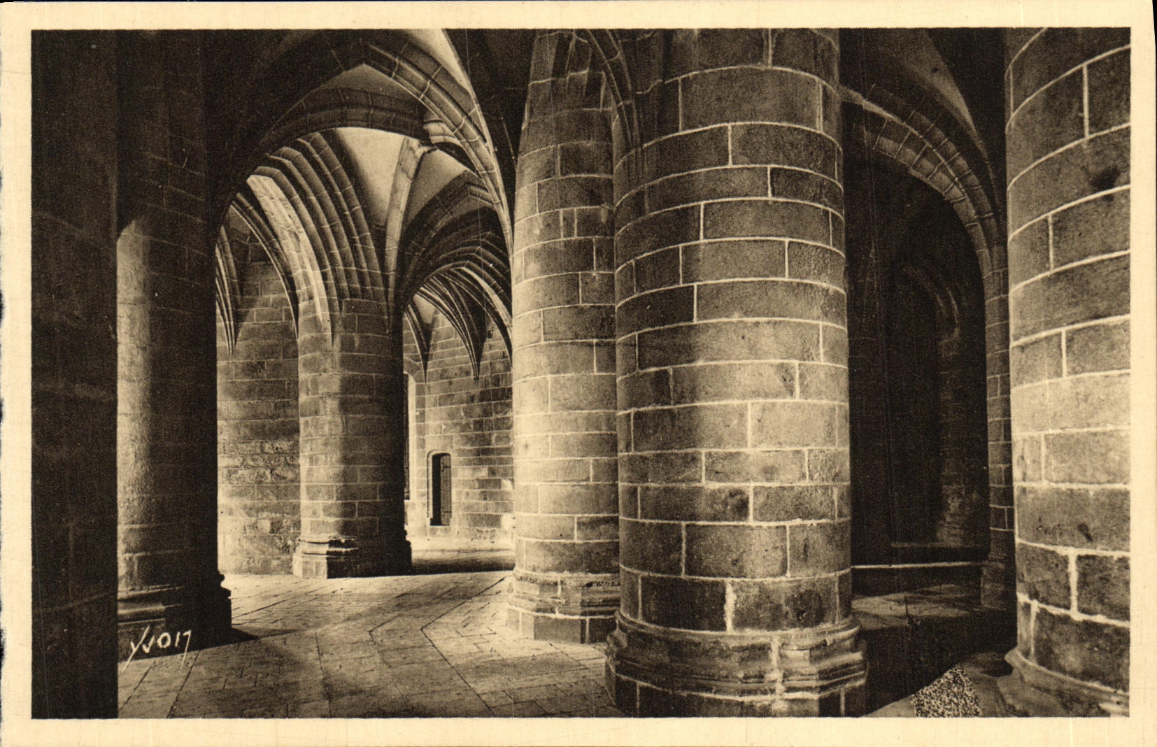 CPA Le Mont St Michel Abbaye La Crypte des Gros Piliers