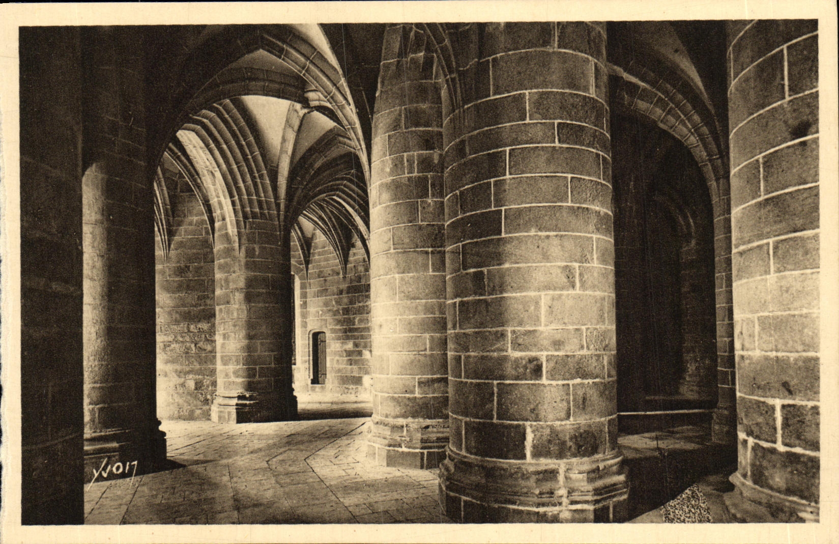 CPA Le Mont St Michel Abbaye La Crypte des Gros Pilers