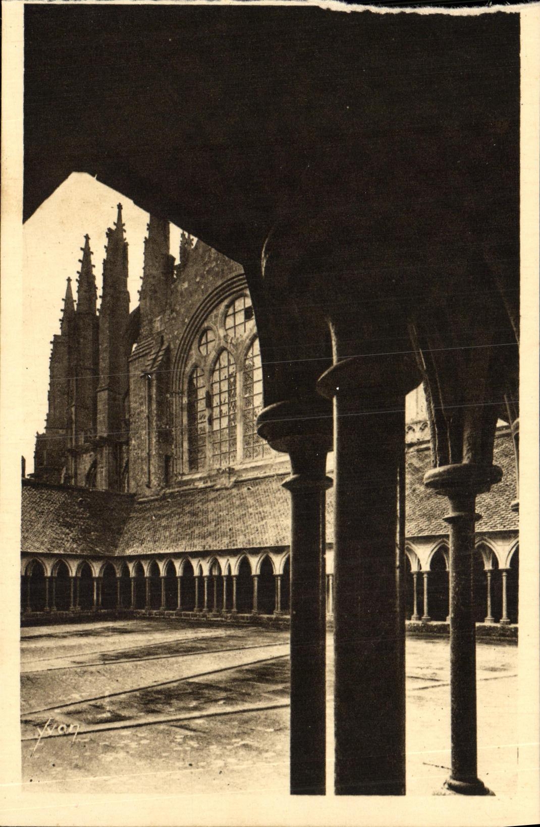 CPA Le Mont St Michel Abbaye La Cloitre