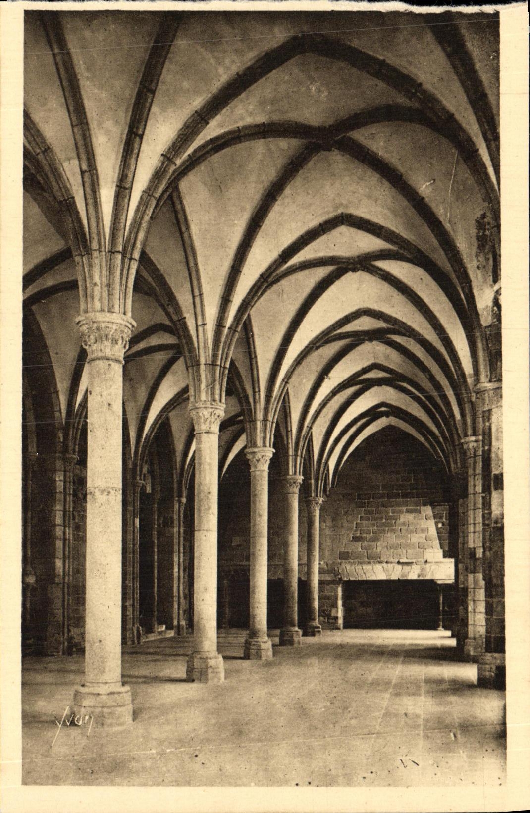 CPA Le Mont St Michel Abbaye Salle des Hotes