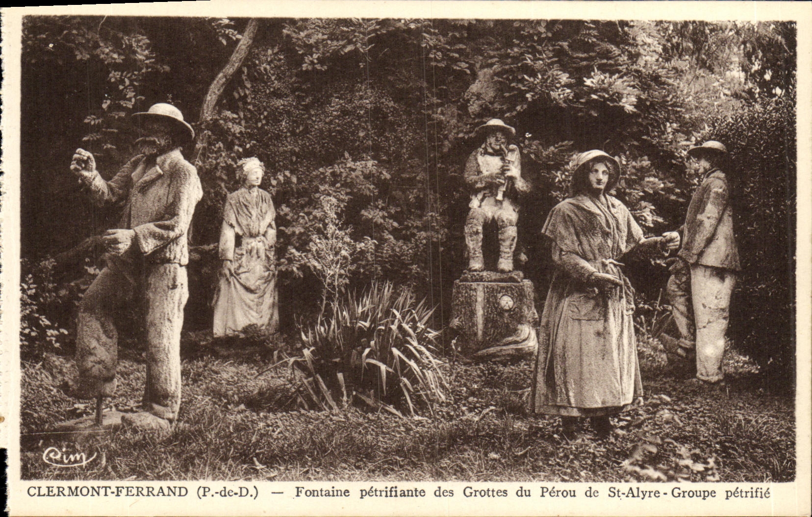 El petrifying de Clermont Ferrand Fontaine de la POSTAL de la VENDIMIA de la frotacion de Perú de St Alyre Groupe petrifies