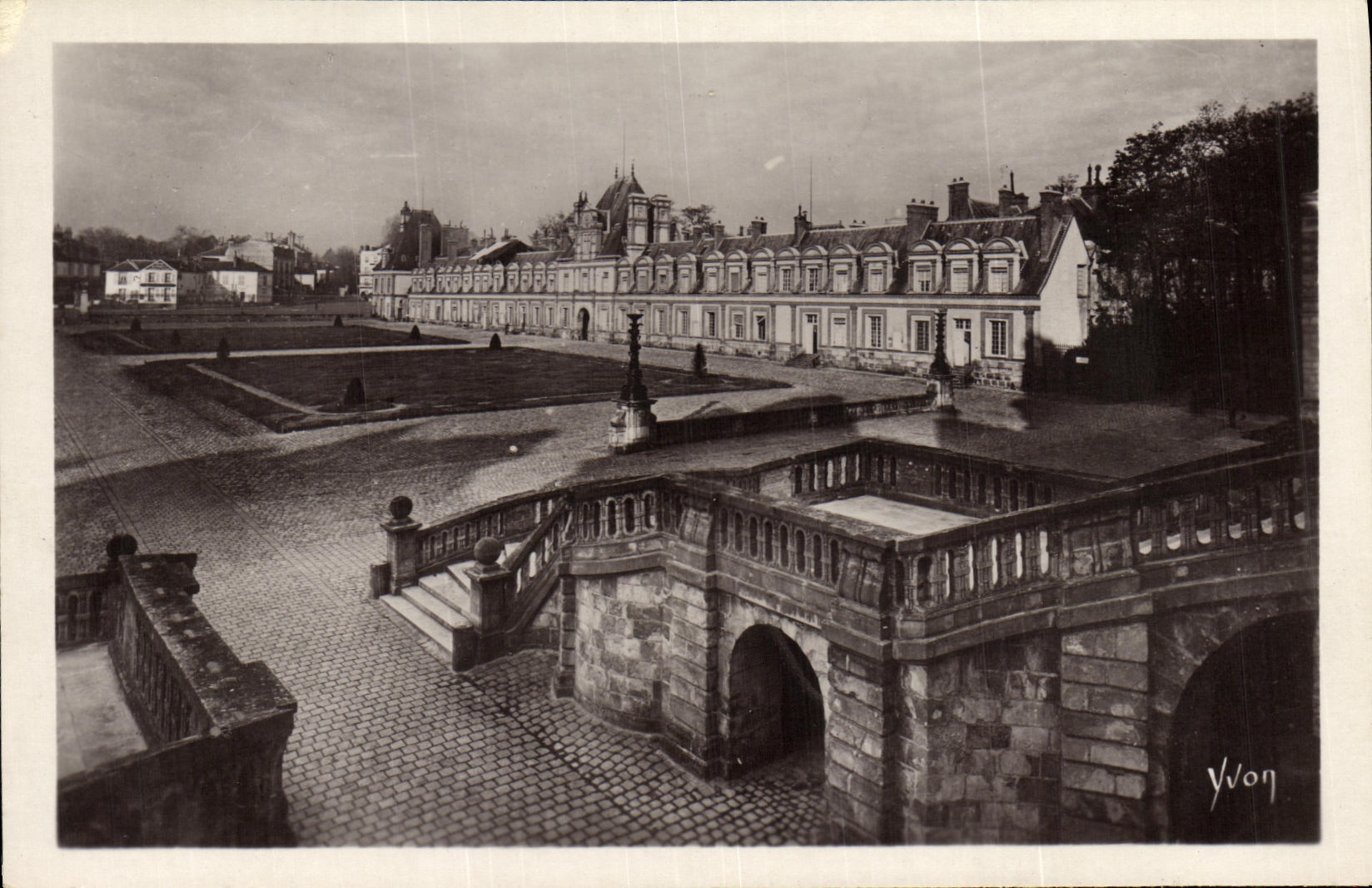 CPA Fontainebleau Aile des ministeres et cour des adieux