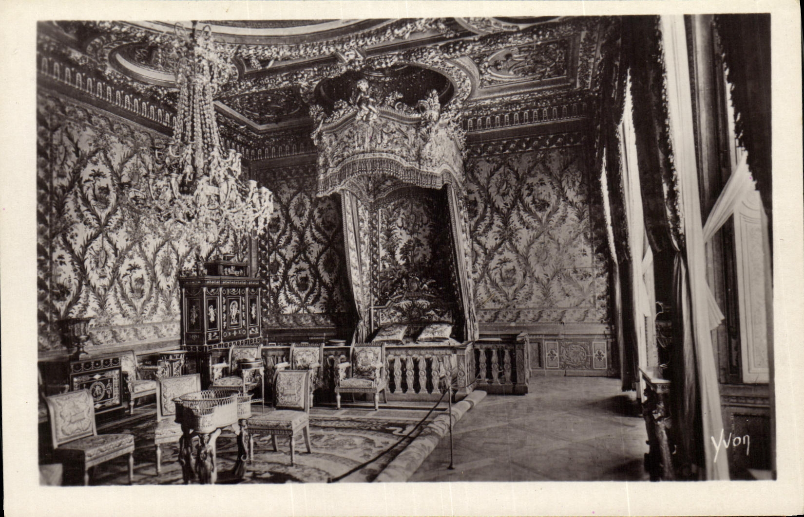 CPA La Douce France Palais De Fontainebleau Chambre des imperatrices