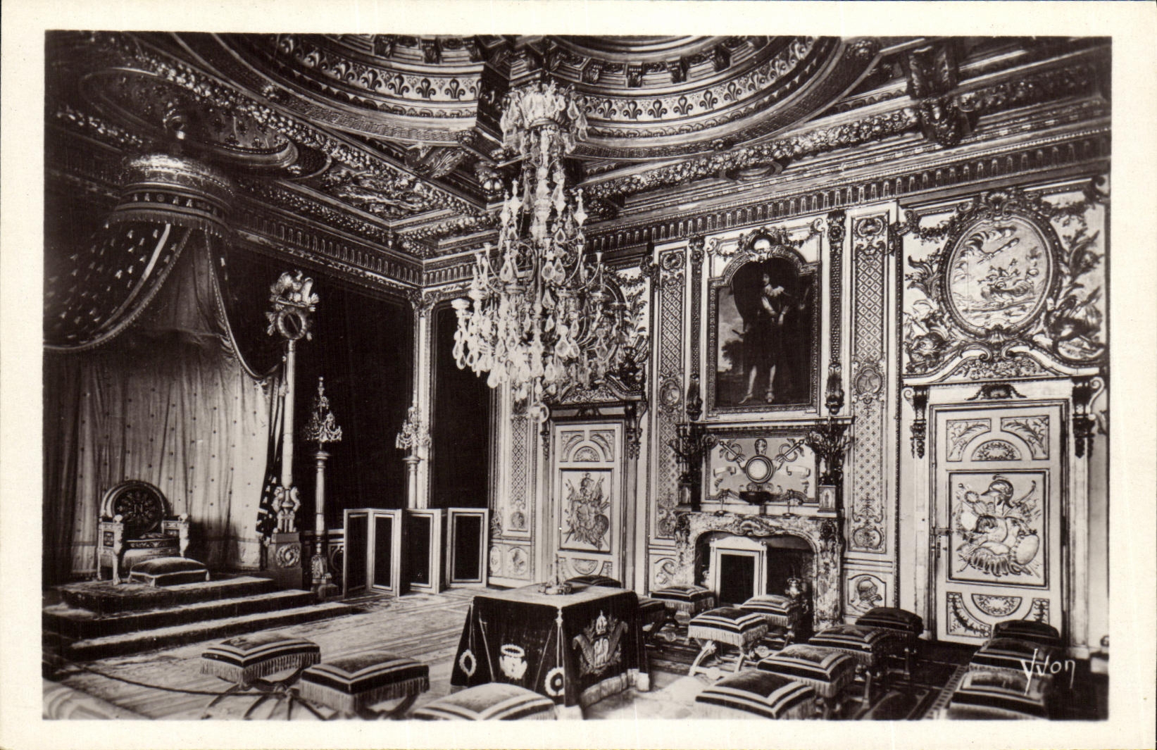 CPA La Douce France Palais De Fontainebleau salle du trone