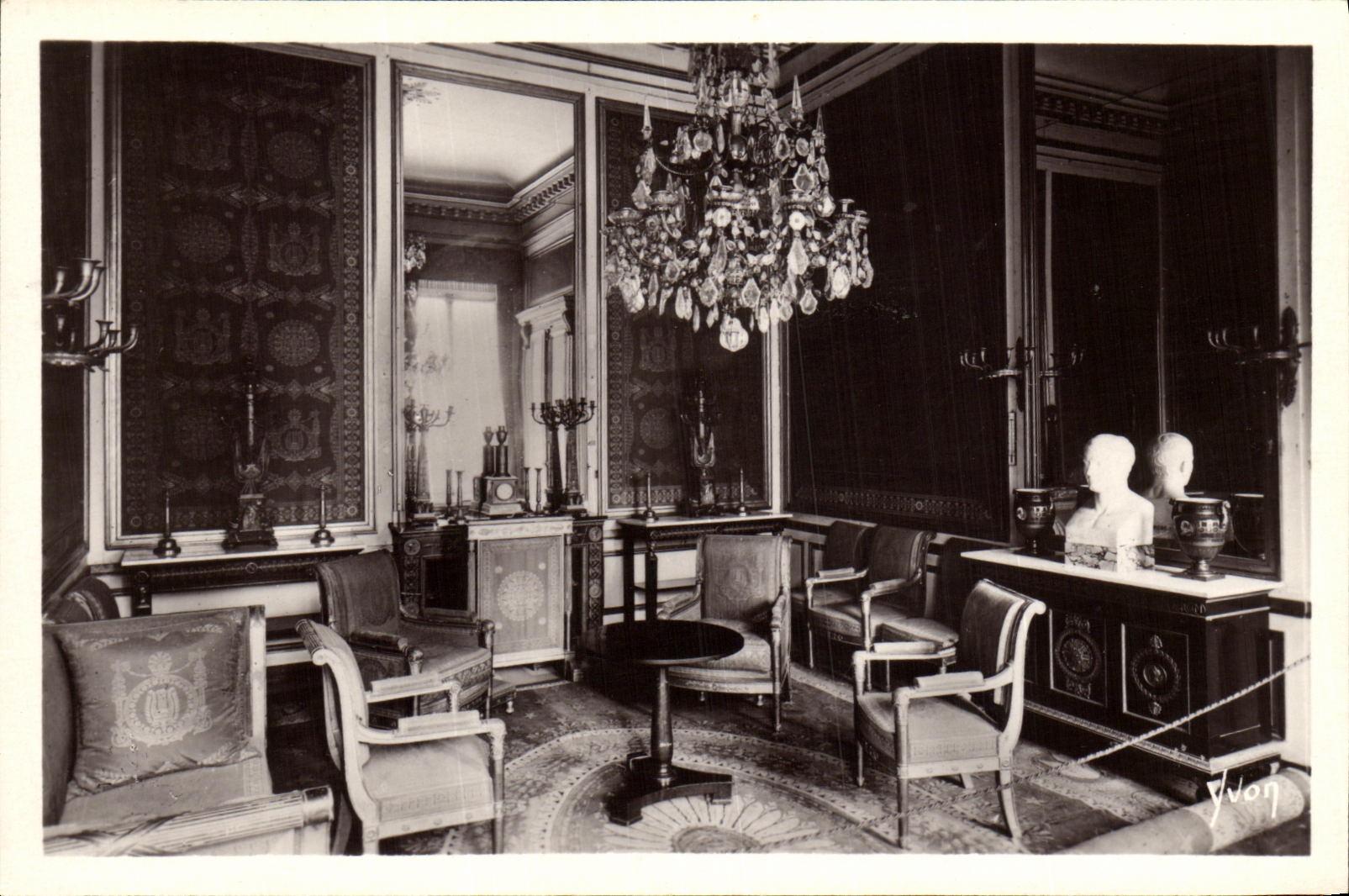 CPA La Douce France Palais De Fontainebleau Salon de l abdication