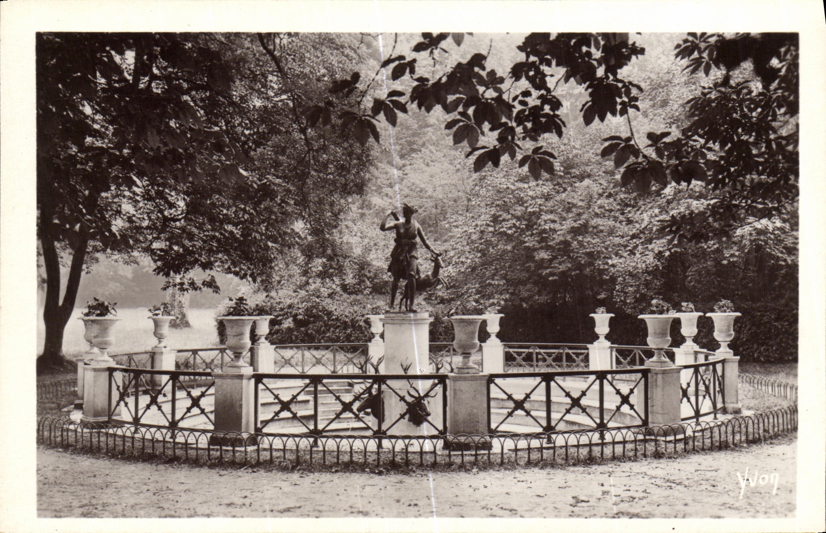 CPA La Douce France Palais De Fontainebleau La Fontaine de Diane