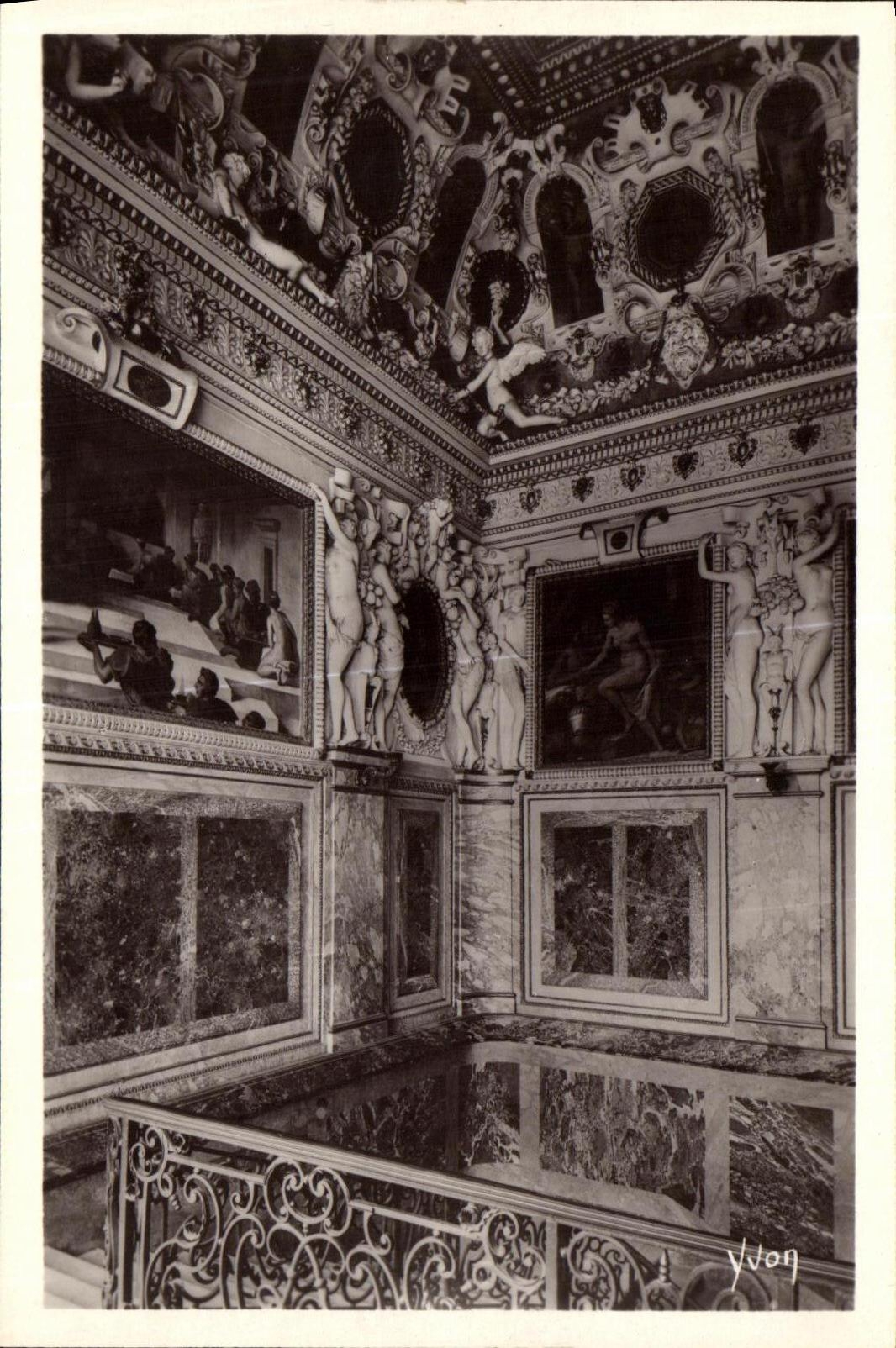 CPA La Douce France Palais De Fontainebleau Escalier du Roi