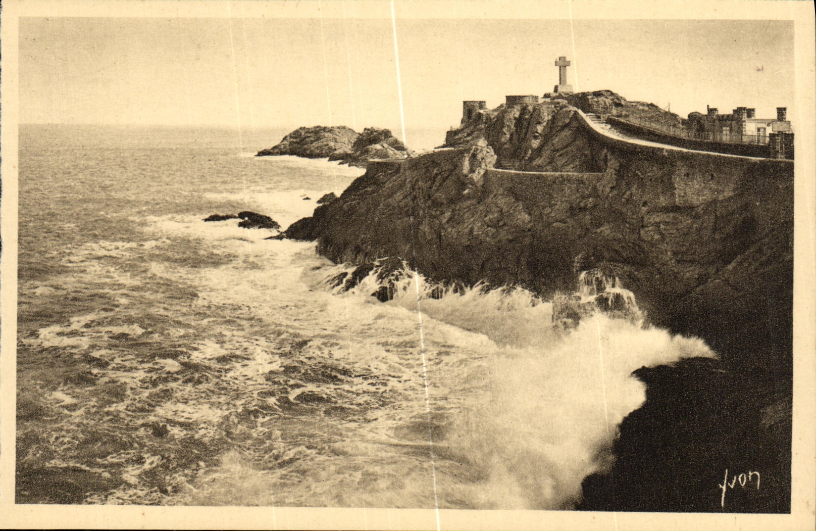 VINTAGE POSTCARD Cote D Lunar Emerald Saint the Point of Takes off