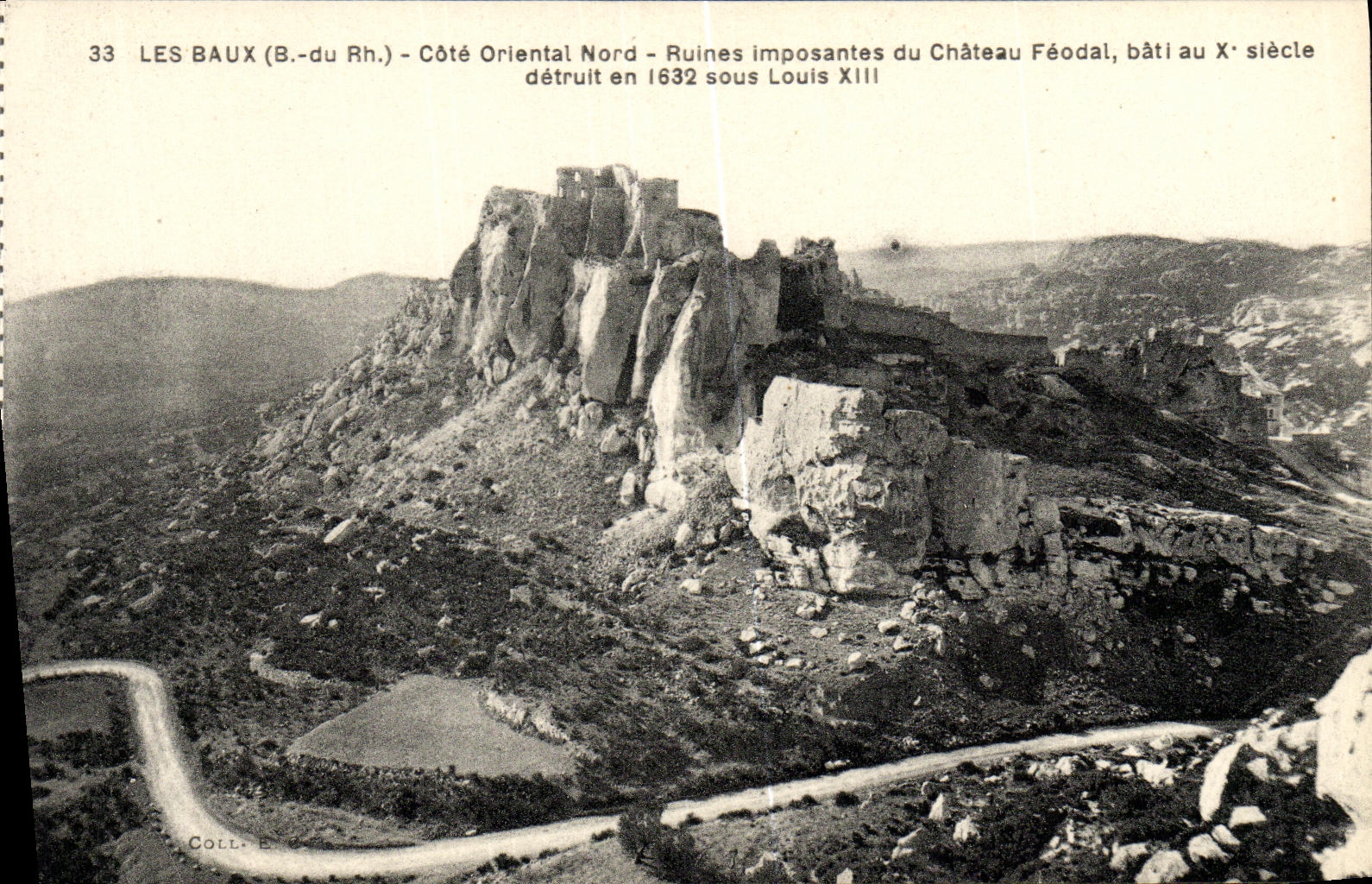 CPA Les Baux Cote Orlental Nord Ruines imposantes du Chateau Feodal