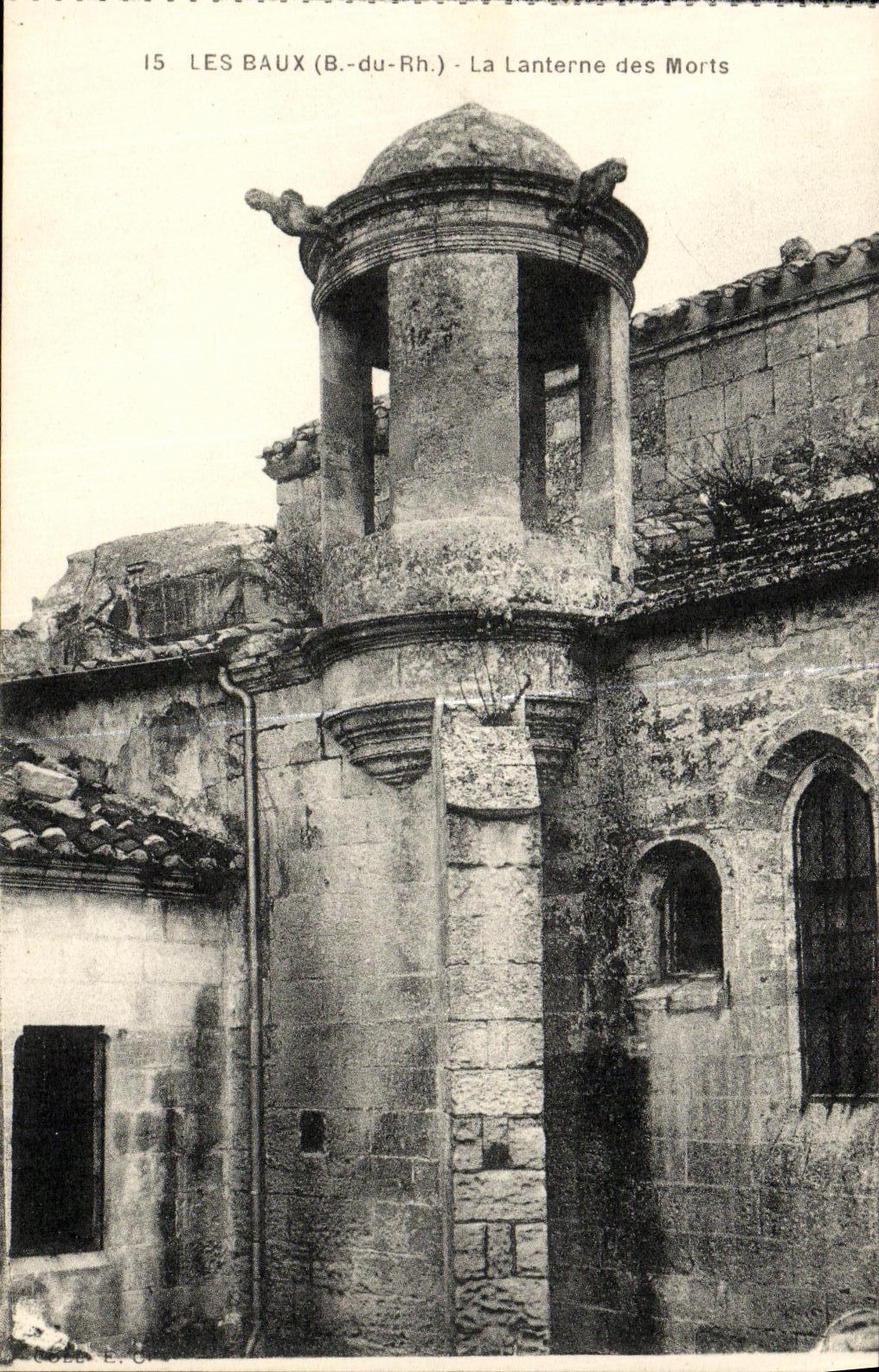 CPA Les Baux La Lanterne des Morts