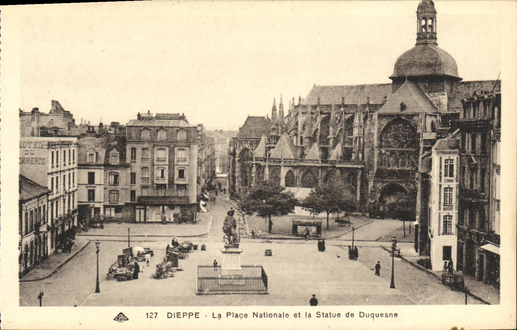 POSTAL Dieppe de la VENDIMIA el lugar nacional y estatua de Duquesne