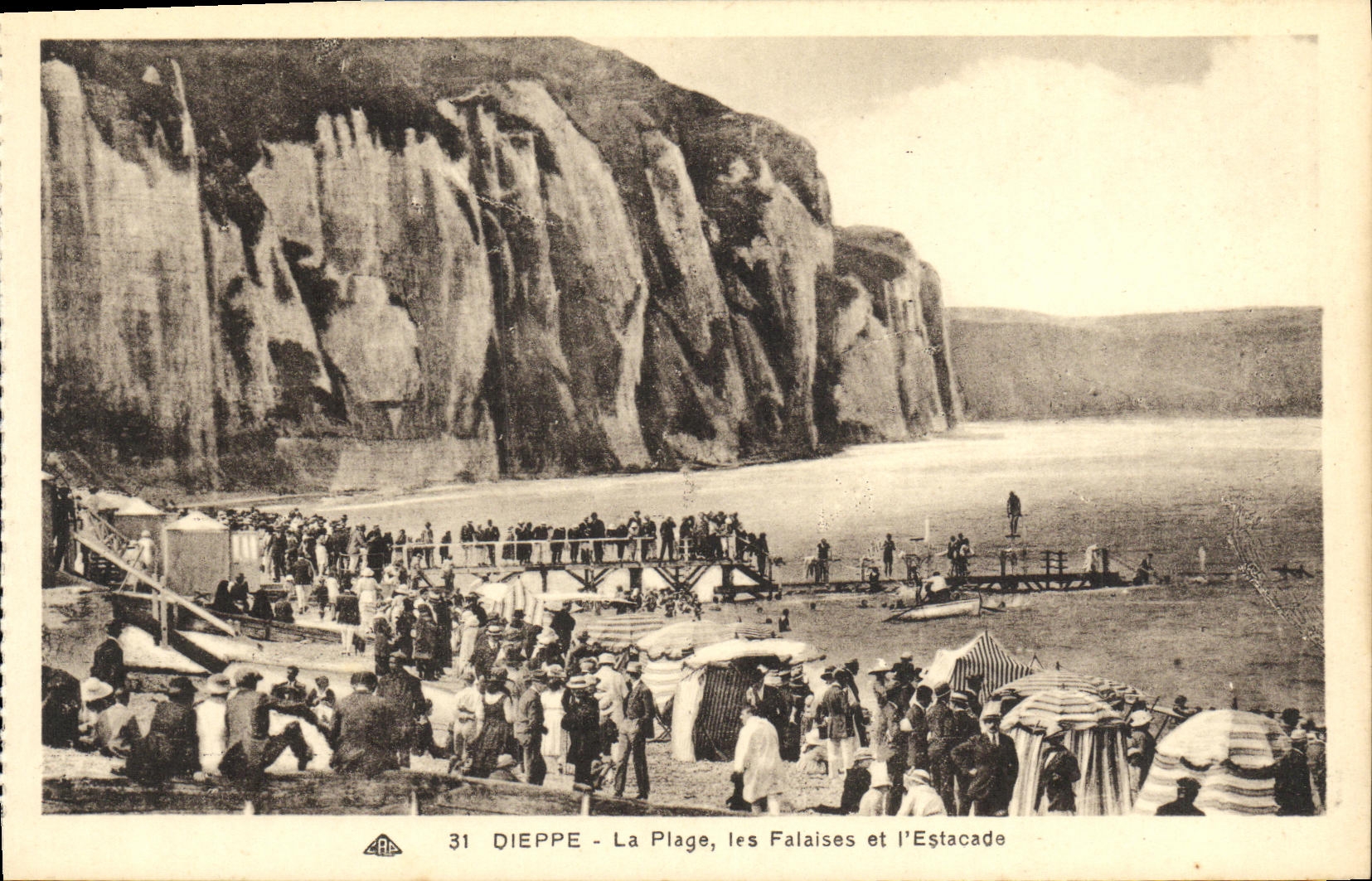 POSTAL Dieppe de la VENDIMIA los acantilados y el L embarcadero del lugar