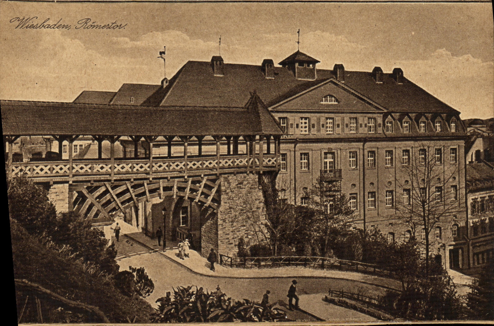 VINTAGE POSTCARD Wiesbaden Carries Roman