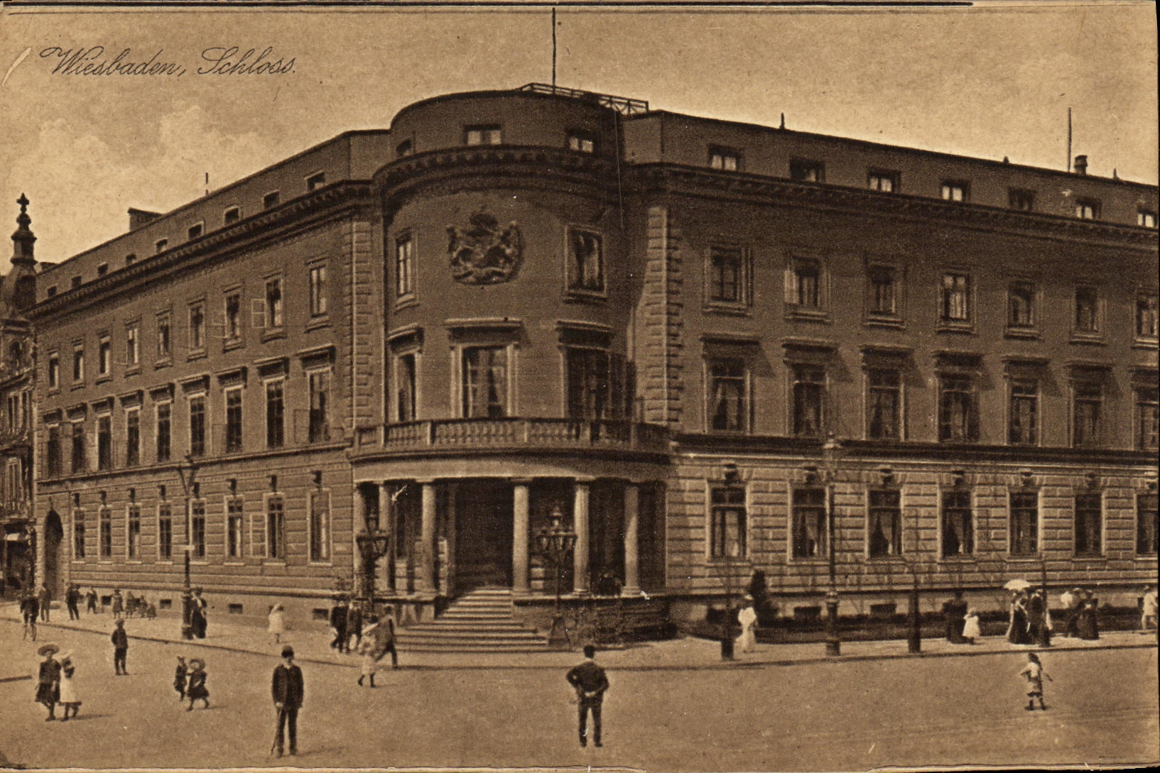 VINTAGE POSTCARD Wiesbaden Castle