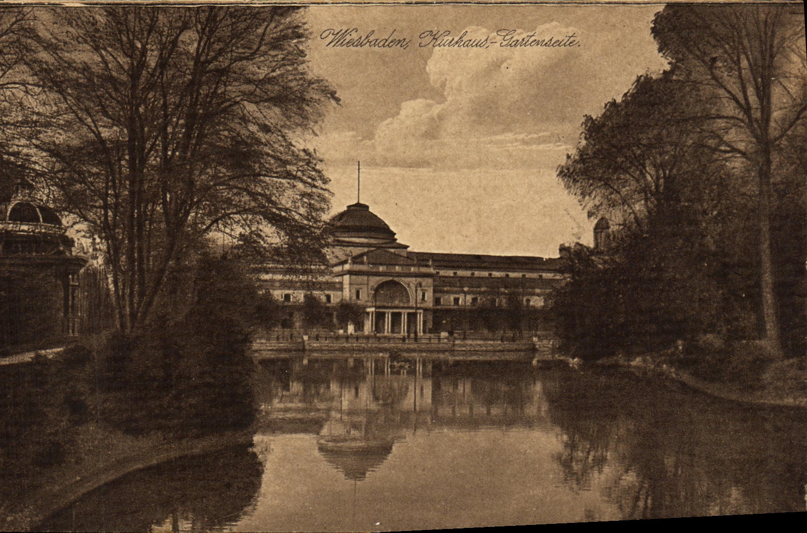 VINTAGE POSTCARD Wiesbaden Garden kursal Considering Casino