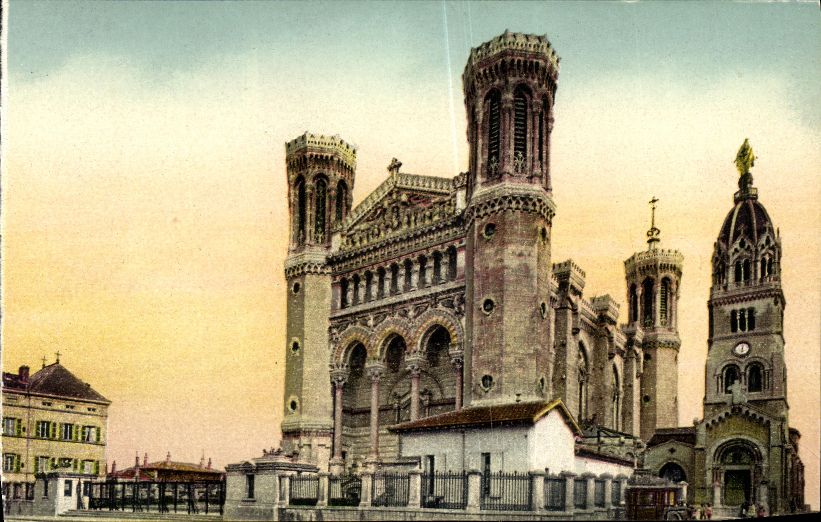 POSTAL Lyon Notre Dame De Fourviere de la VENDIMIA y palacio de L arzobispo