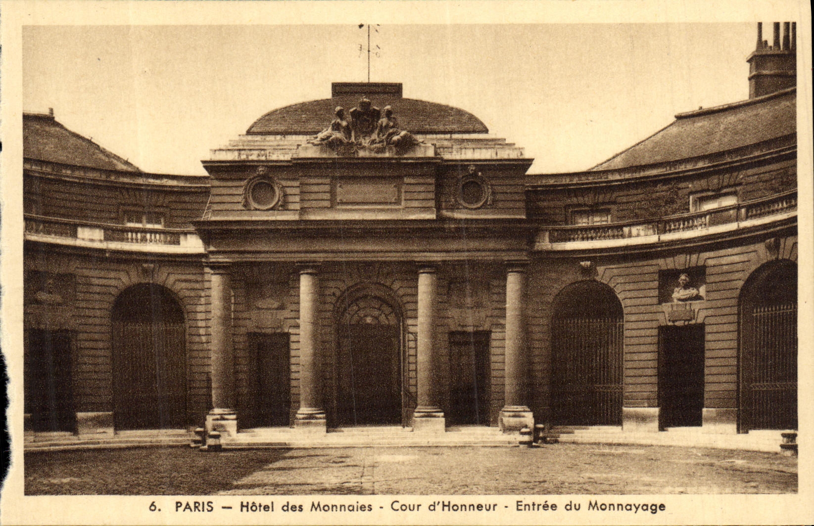 CPA Paris Hotel des Monnaies Cour d Honneur Entree du Monnayage
