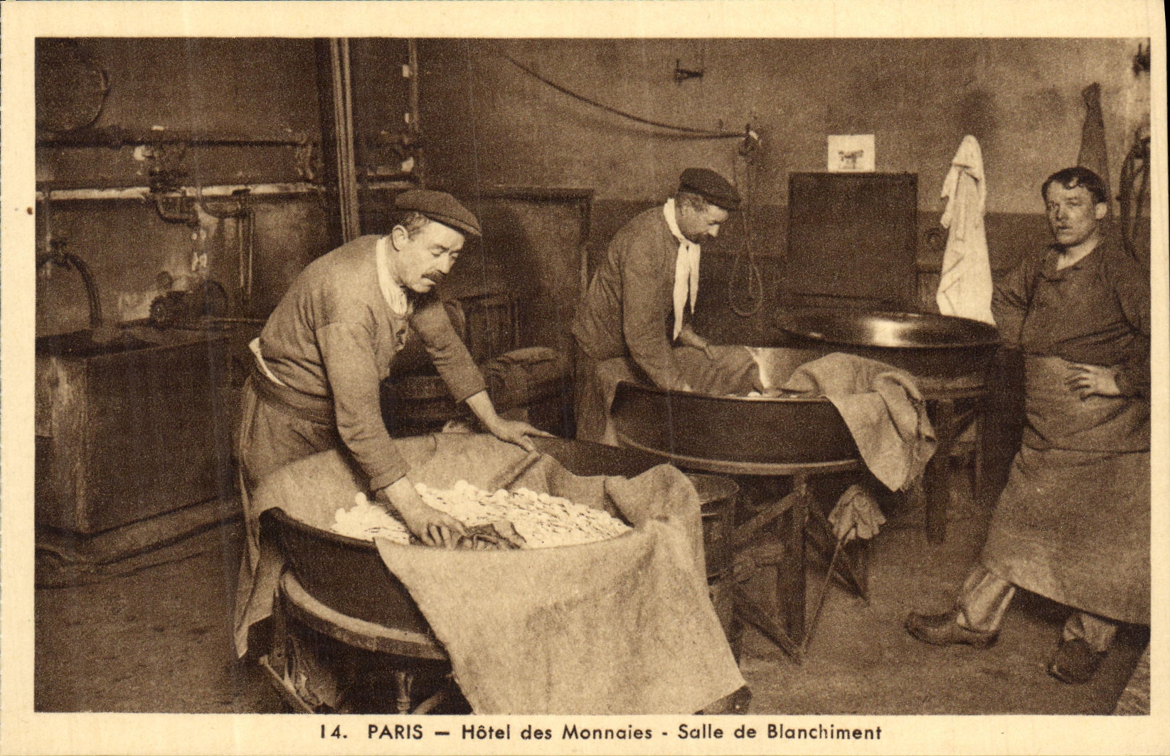 CPA Paris Hotel des Monnaies Salle de Blanchiment