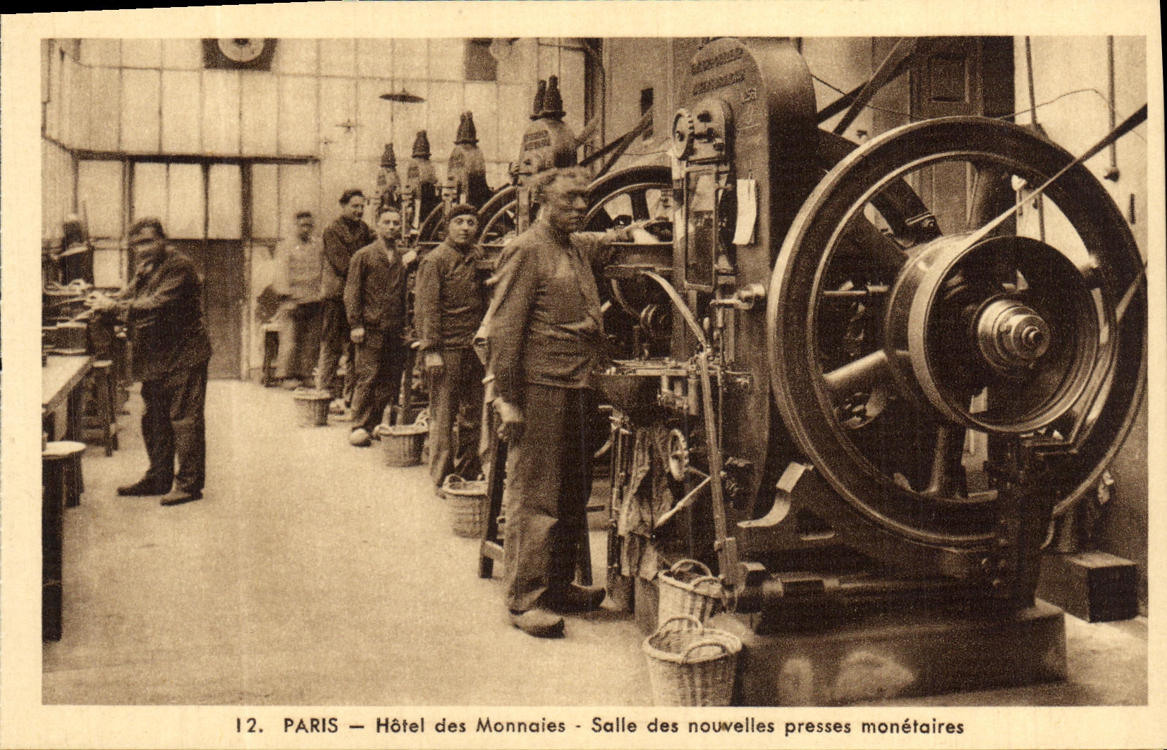 CPA Paris Hotel des Monnaies Salle des nouvelles presses monetaires