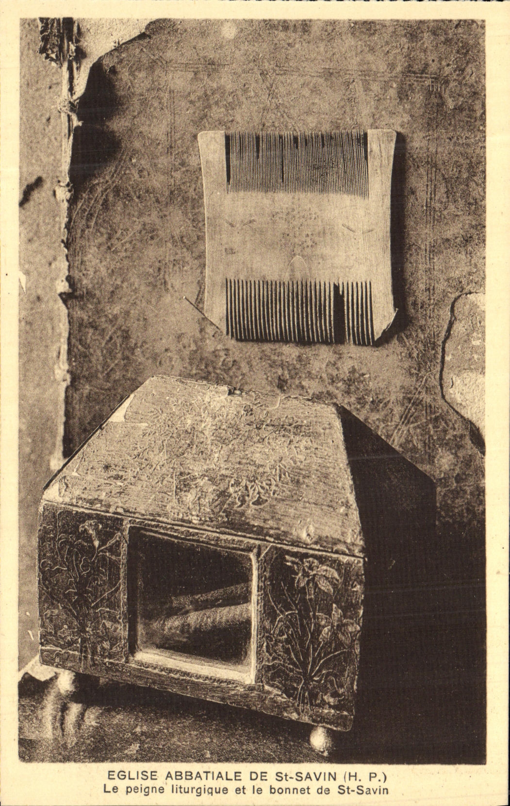 VINTAGE POSTCARD Abbatale Church Of St Savin the Comb lituric and the Bonnet of St Savin