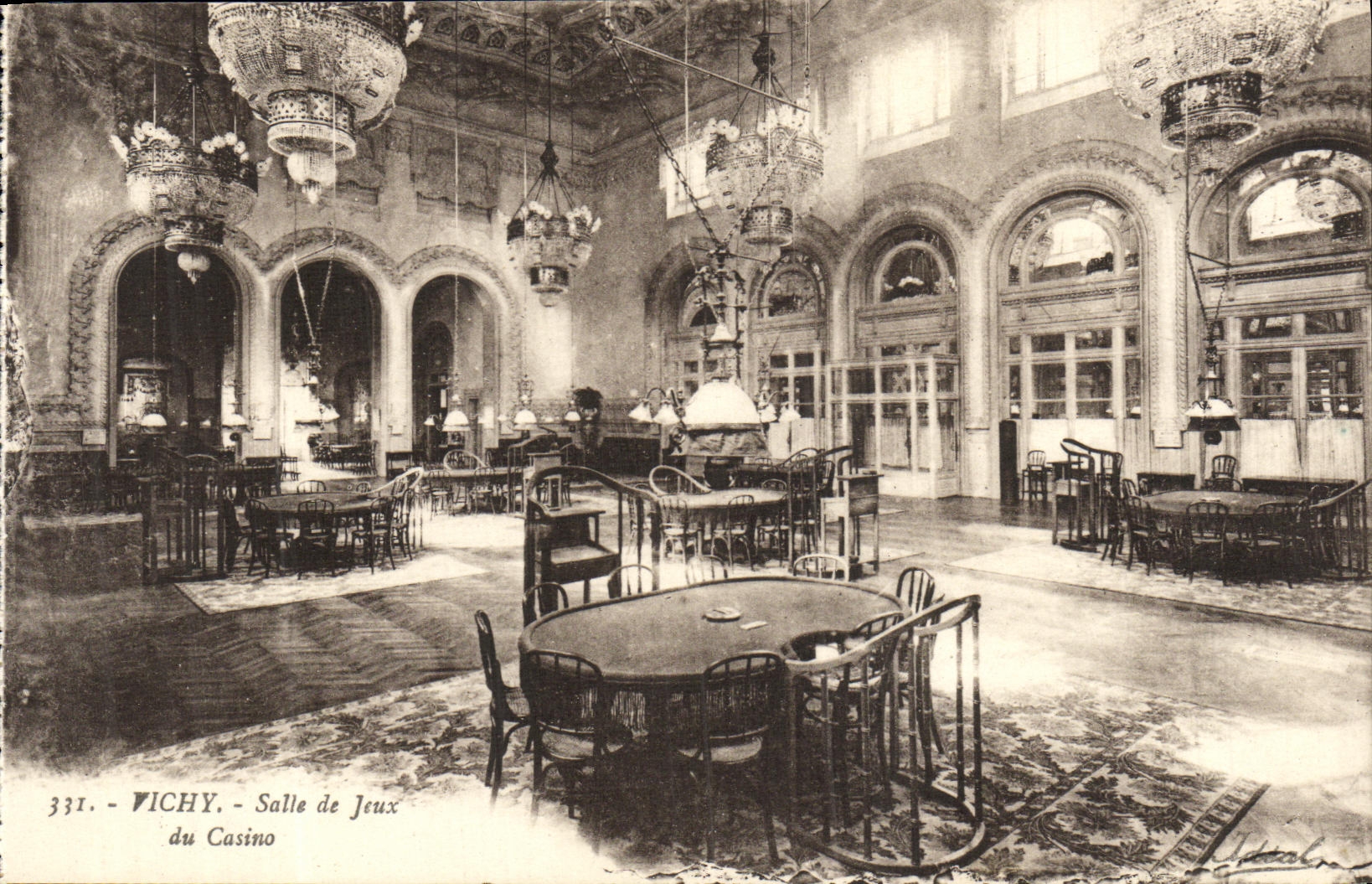 VINTAGE POSTCARD Vichy Gaming room of the Casino